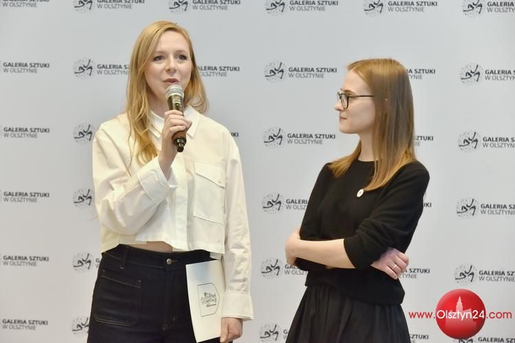 Wystawę „Migracje. Błękit Pruski” Krystyny Janusz otwarto w BWA