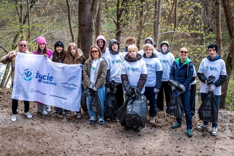 Wiosenne porządki uczniów nad Łyną, Jeziorem Długim i Jeziorem Kortowskim 