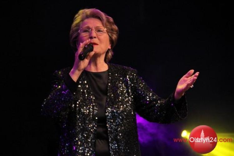 Irena Santor powitana i pożegnana na stojąco!