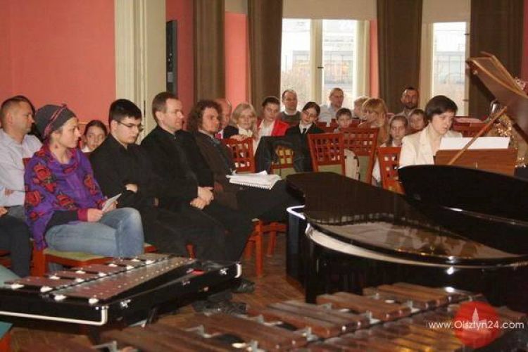 „Czarno-biała maskarada” w poniedziałek w MOK-u
