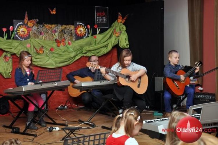 Uczniowie Yamahy zagrali na Poranku w Kamienicy