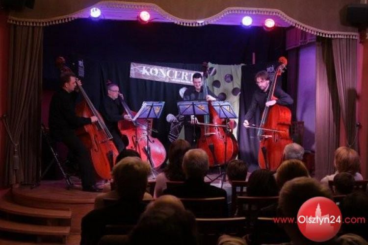 Kontrabasy zagrały w Kamienicy Naujacka