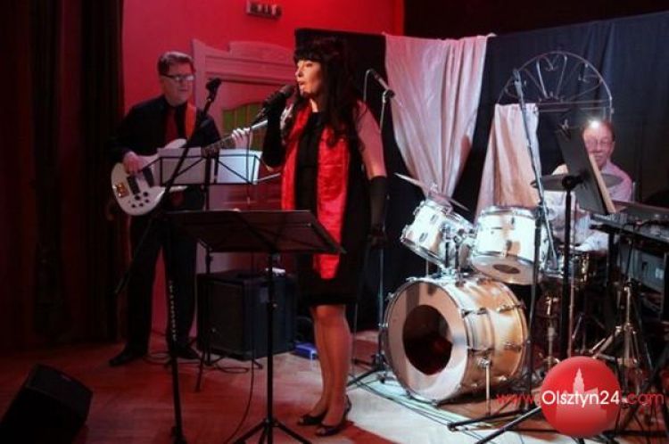 Joanna Wolna z zespołem po francusku w Kamienicy Naujacka