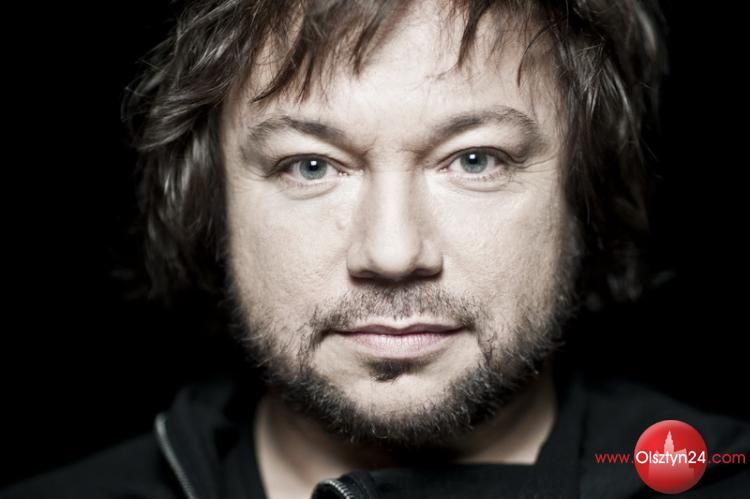Mietek Szcześniak zaśpiewa w olsztyńskiej filharmonii