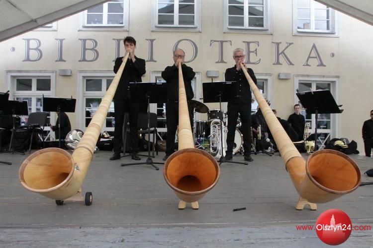 Puzoniści zagrali na scenie staromiejskiej