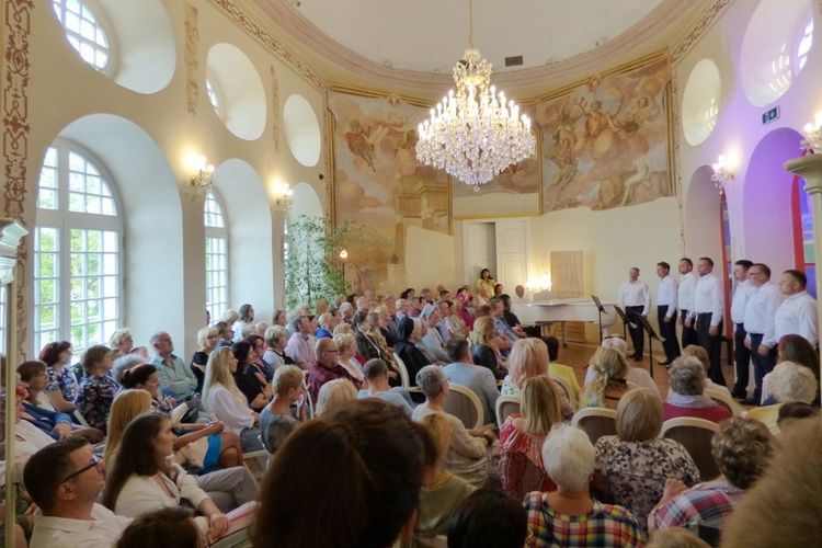 Chór Męski Rolika wystąpił w lidzbarskiej Oranżerii Kultury
