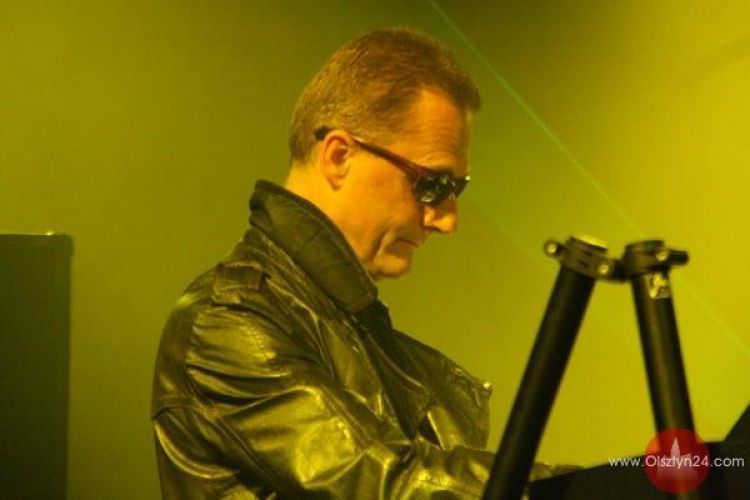 Lasery, ogień i el-muzyka