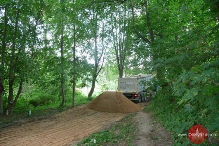 Najpierw kładka, teraz ścieżka