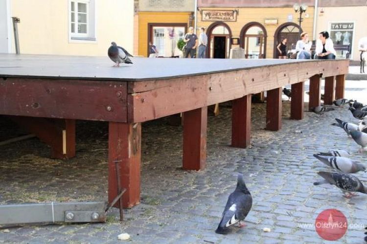 Obcięli nogi staromiejskiej scenie