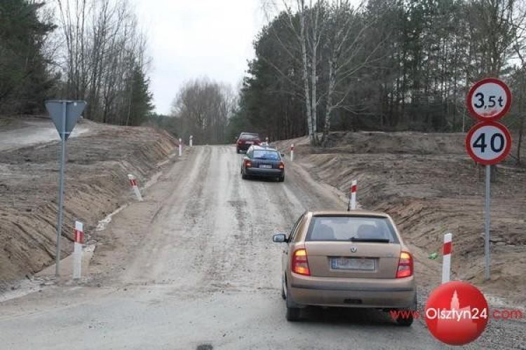 Ulica Wąwozowa z asfaltowym dywanikiem?