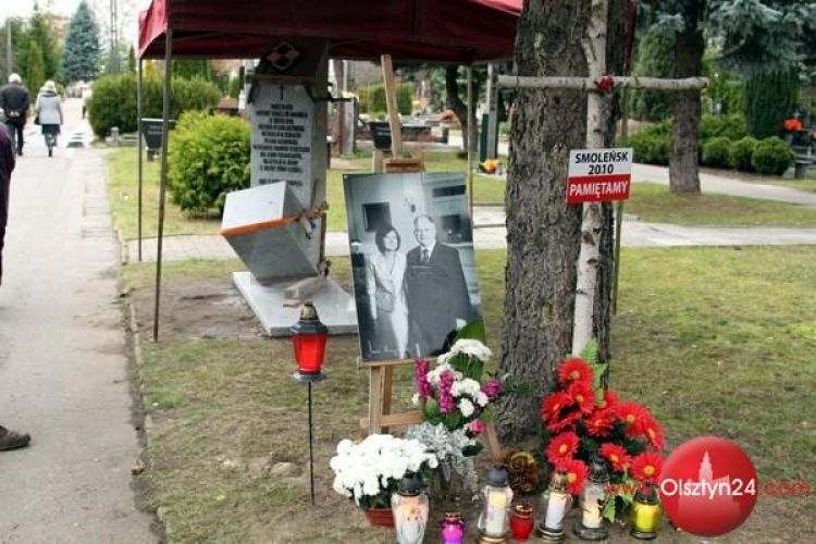 Obelisk katyński gotowy