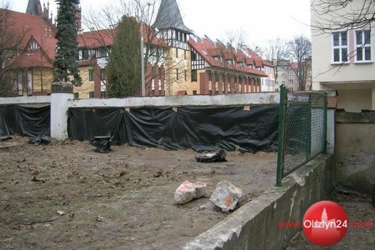 Ruszył remont muru przy Urzędzie Wojewódzkim