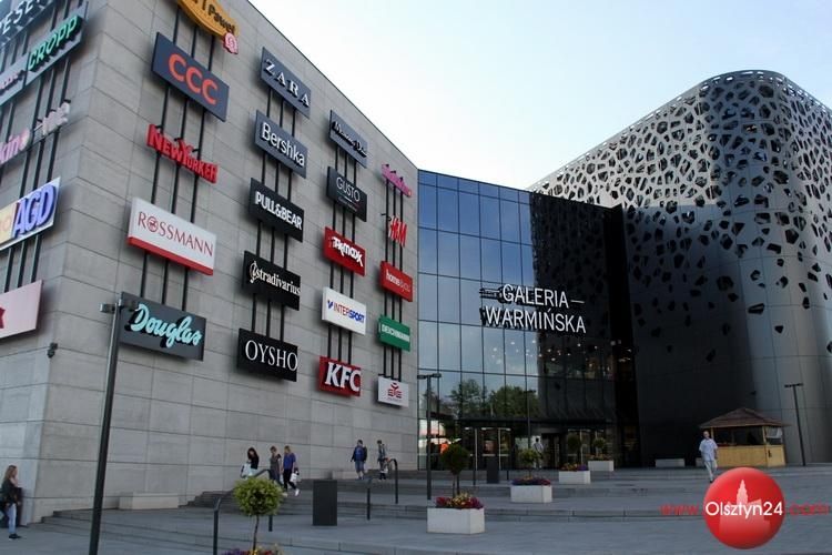 Większość sklepów w olsztyńskich galeriach jest zamkniętych, jednak zakupy można w nich zrobić