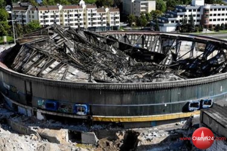 Trwa rozbiórka kopuły Uranii. Miasto przeprasza okolicznych mieszkańców za hałas