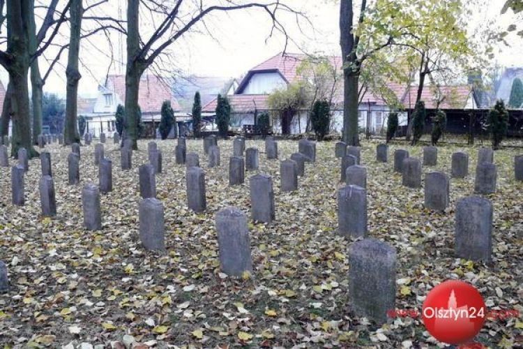 Dzieje twojej ziemi na grobowcach czytaj…