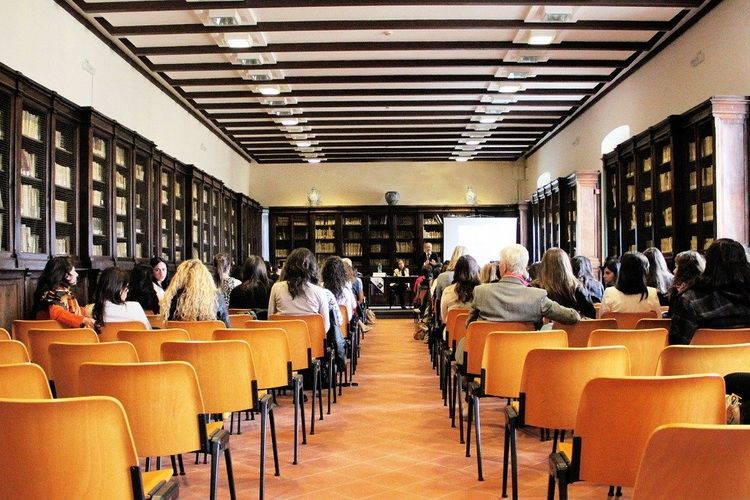 Czym jest rollup i jak go wykorzystać w swojej firmie?