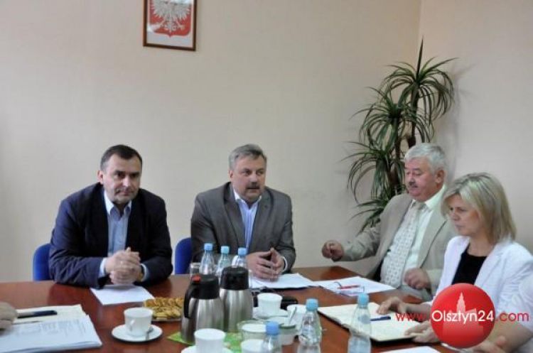 Wiceminister Karpiński w zbitym gradem Bisztynku