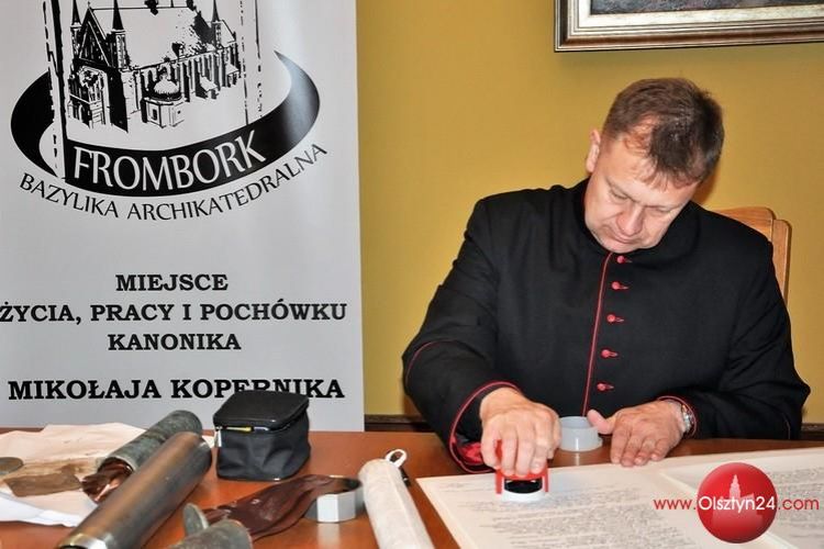 Kapsuła czasu wróciła na wieżę fromborskiej katedry