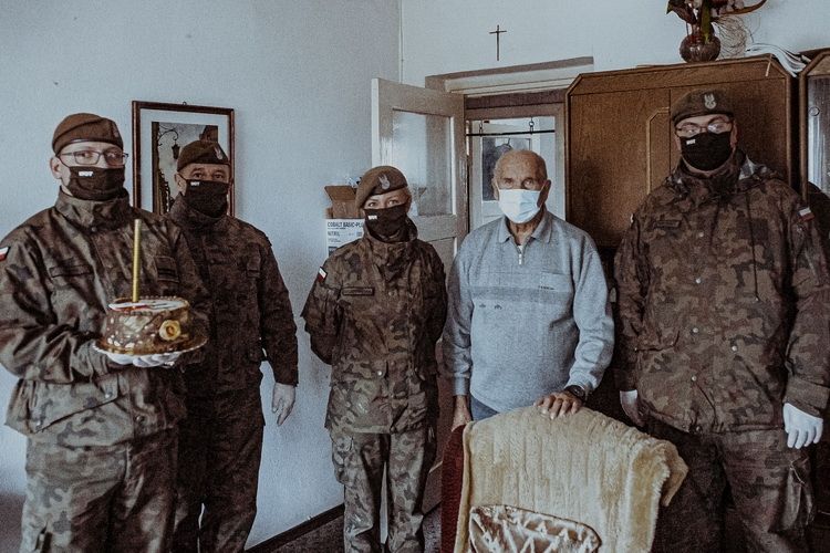 Terytorialsi z urodzinowym tortem odwiedzili por. Jerzego Kwietniewskiego