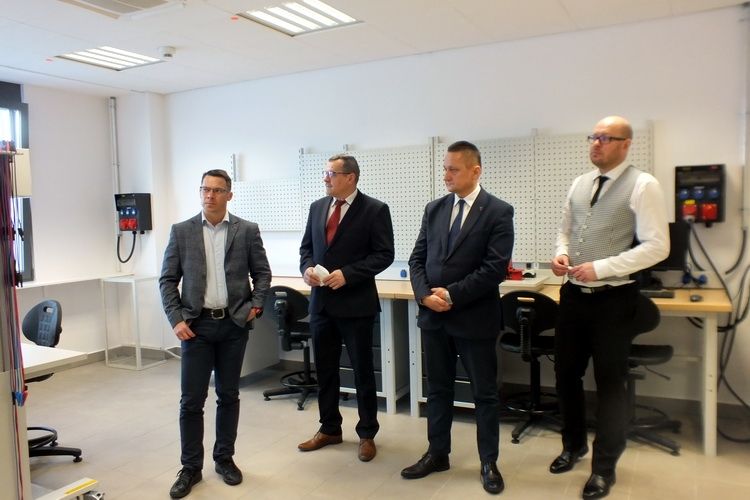 Szkoły muszą być nowoczesne…