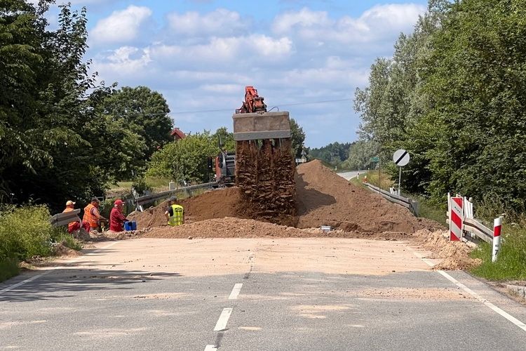 Prace naprawcze nasypu na DK16 Ostróda-Iława przedłużają się