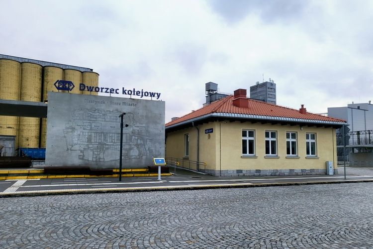 Dworzec kolejowy w Olsztynku przeszedł metamorfozę