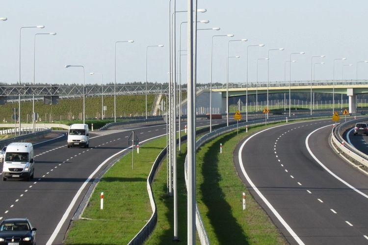 Budowa S16 pomiędzy Olsztynem i Biskupcem ciągle nie może ruszyć. Są nowe problemy.