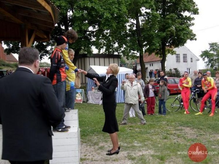 Ścigali się wokół jez. Luterskiego