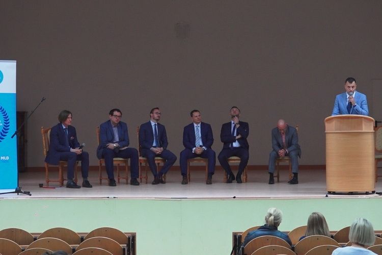 Oszczędzać, czy nie oszczędzać!? Hamletowskie rozważania w WSIiE TWP w Olsztynie