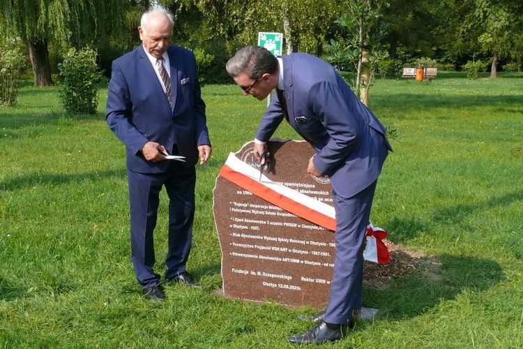 Skromne święto absolwentów UWM