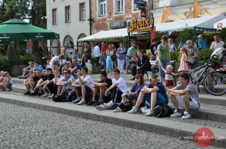 Brukowa zabawa w kotka i myszkę