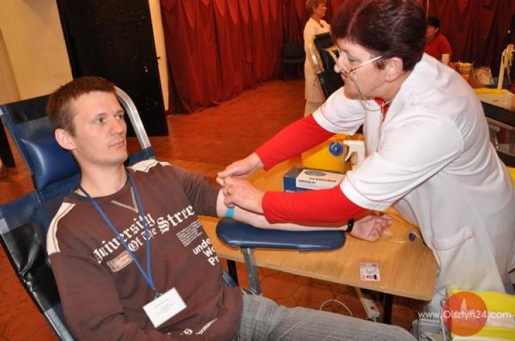 Nie bądź sknerą! Podaruj swą krew, najlepiej z grupy 0...