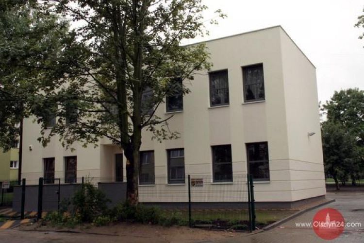 Dwie wstęgi w jednym budynku