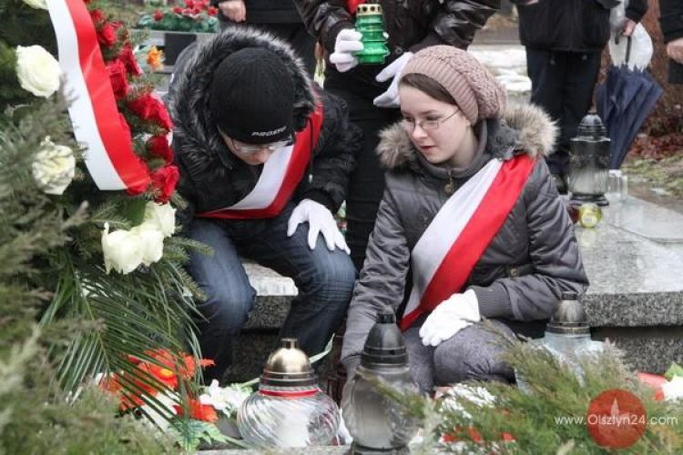 Na grobie Seweryna Pieniężnego