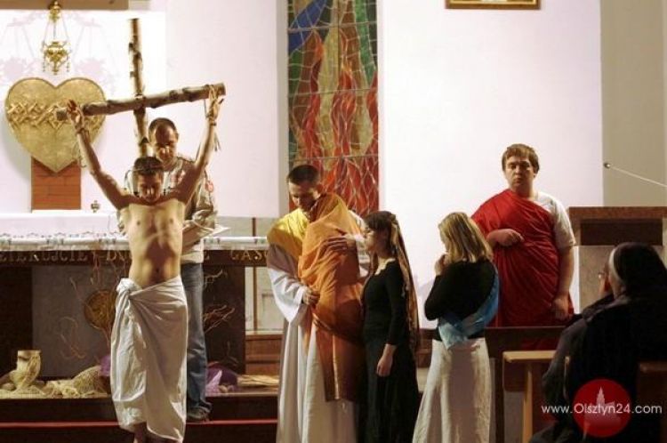 Chrystus umarł w milczeniu...