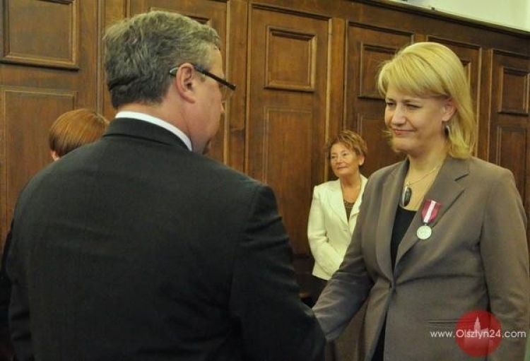 Wojewoda odznaczył zasłużonych pracowników Urzędu Miasta