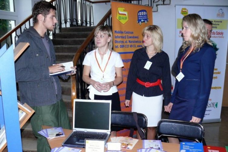 Młodzi szukali pracy i nauki