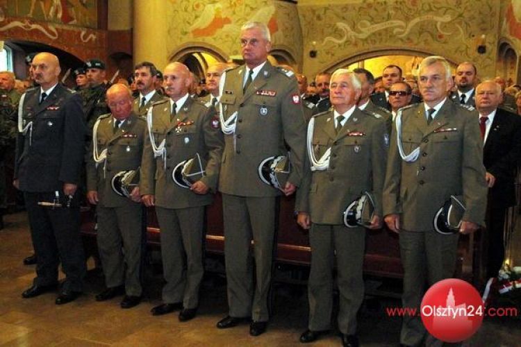 Żołnierze rozpoczęli swoje święto od mszy w kościele garnizonowym