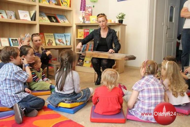 Zamiast na spacer, przyszli do księgarni