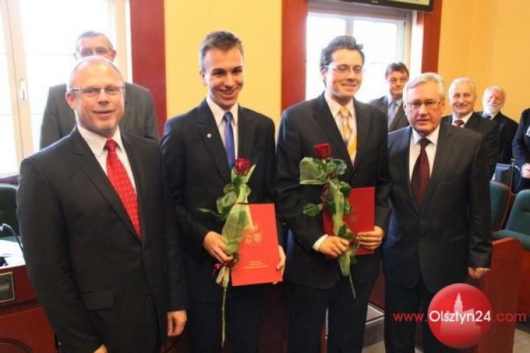 Marszałek województwa wręczył stypendia naukowe