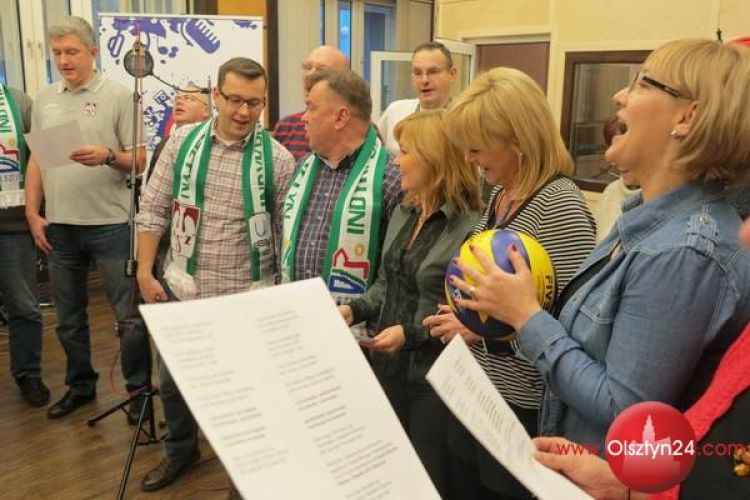 Radiowcy i siatkarze nagrali świąteczną kolędę