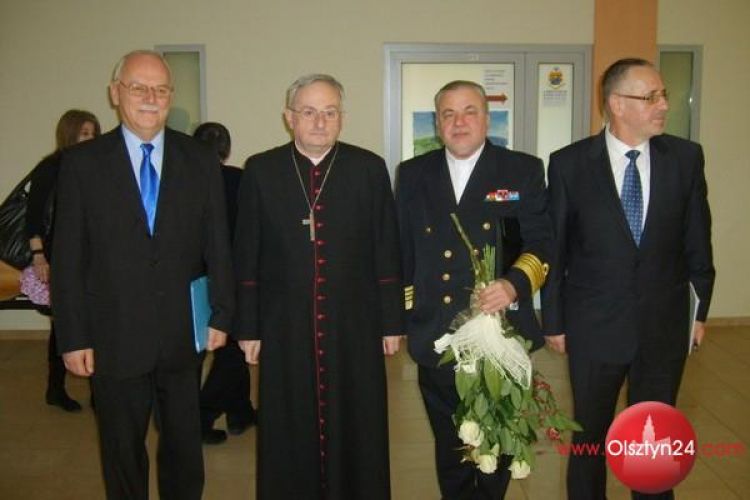Komandor został doktorem