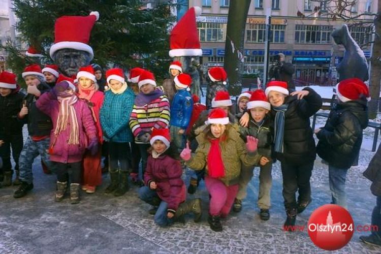Czerwone czapeczki na ulicach i nie tylko