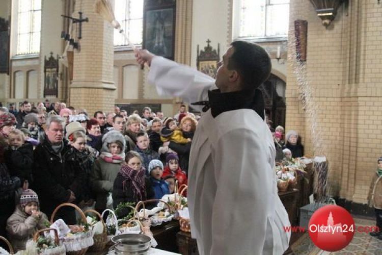 Wierni odwiedzali kościoły z koszyczkami