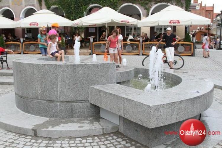 Staromiejska fontanna ruszyła. Na próbę.