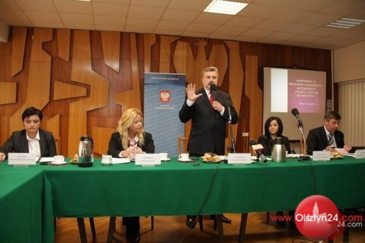 Bezdomnym trzeba pomagać profesjonalnie