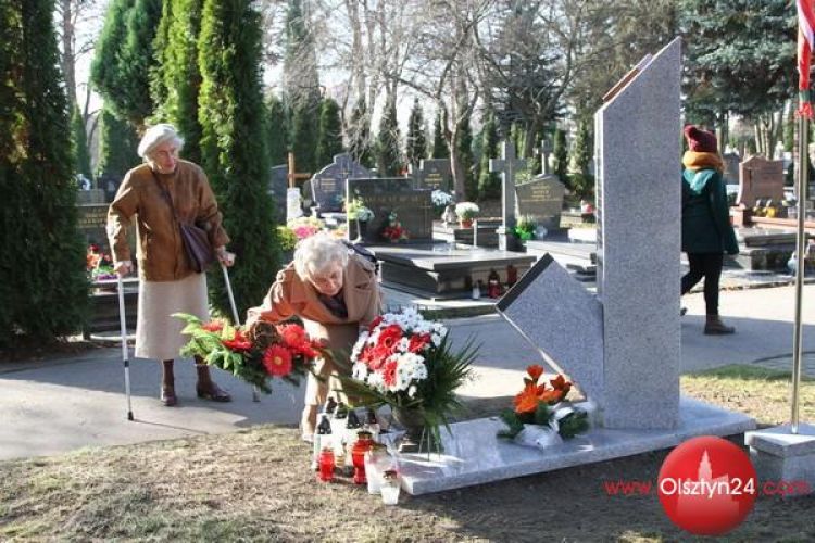 Wykuli w kamieniu pamięć o ofiarach katastrofy smoleńskiej