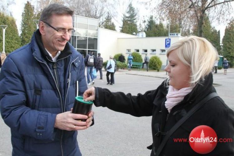 Znani olsztynianie kwestowali na olsztyńskich cmentarzach