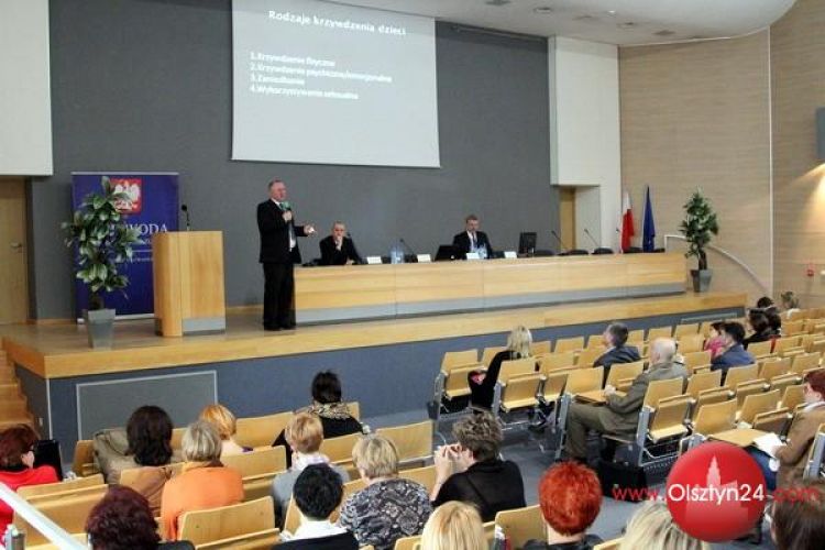 Wojewoda zorganizował konferencję o przestępczości seksualnej wobec małoletnich