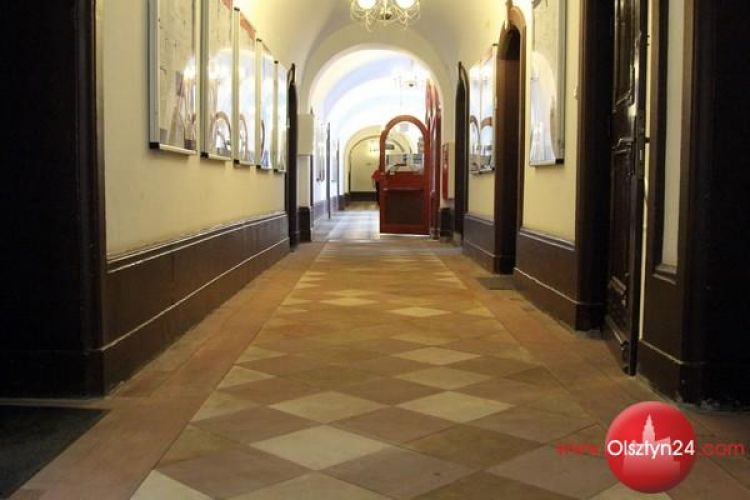 Ratusz bliższy oryginałowi